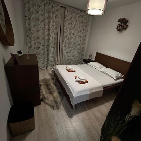 Cozy Apartment 130E By Plaza Bucharest Exterior photo